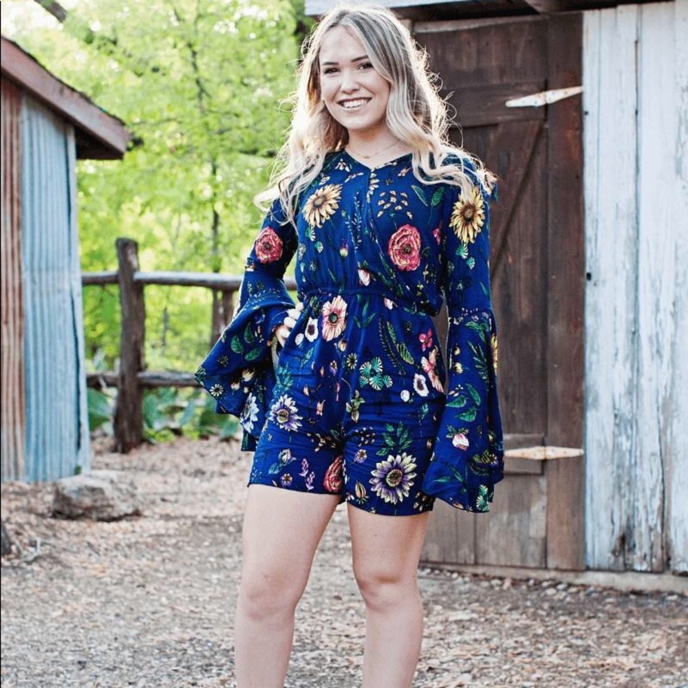 ALICIA BELL SLEEVE SHORTY ROMPER